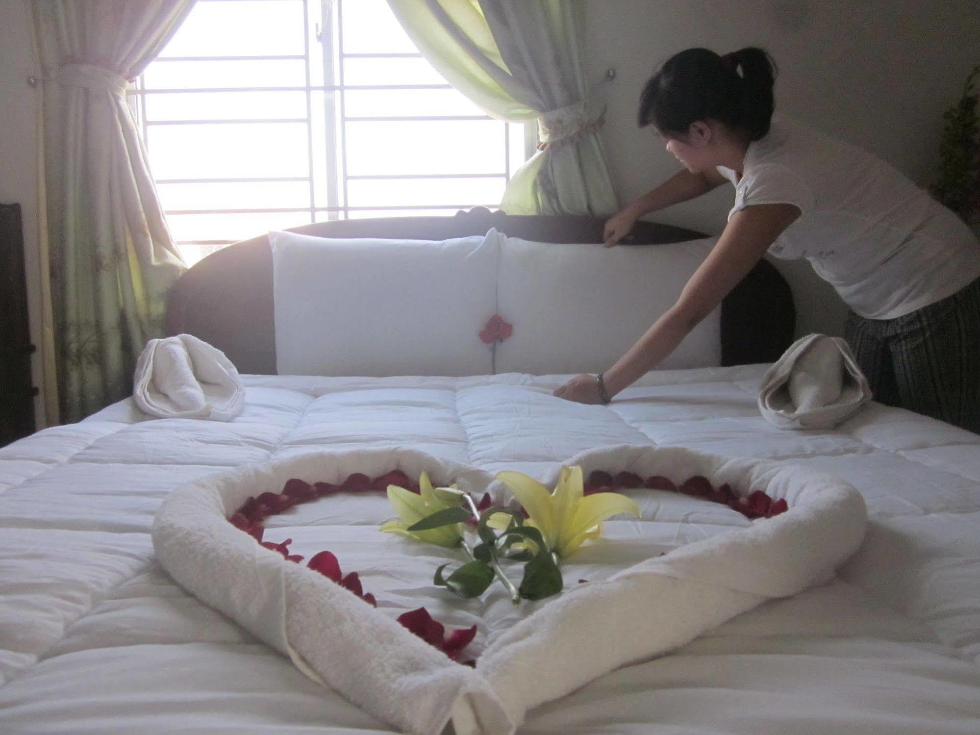 Valentine Hotel Hue Esterno foto