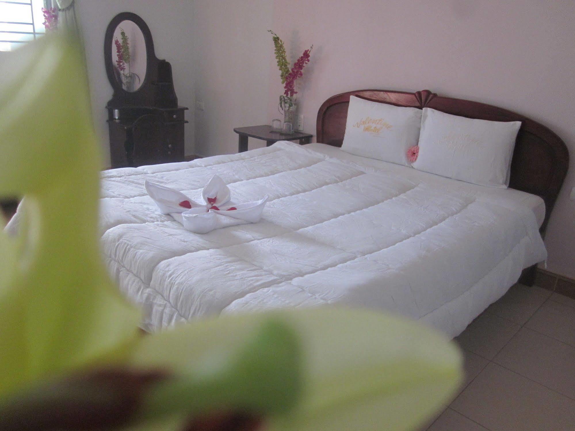 Valentine Hotel Hue Esterno foto