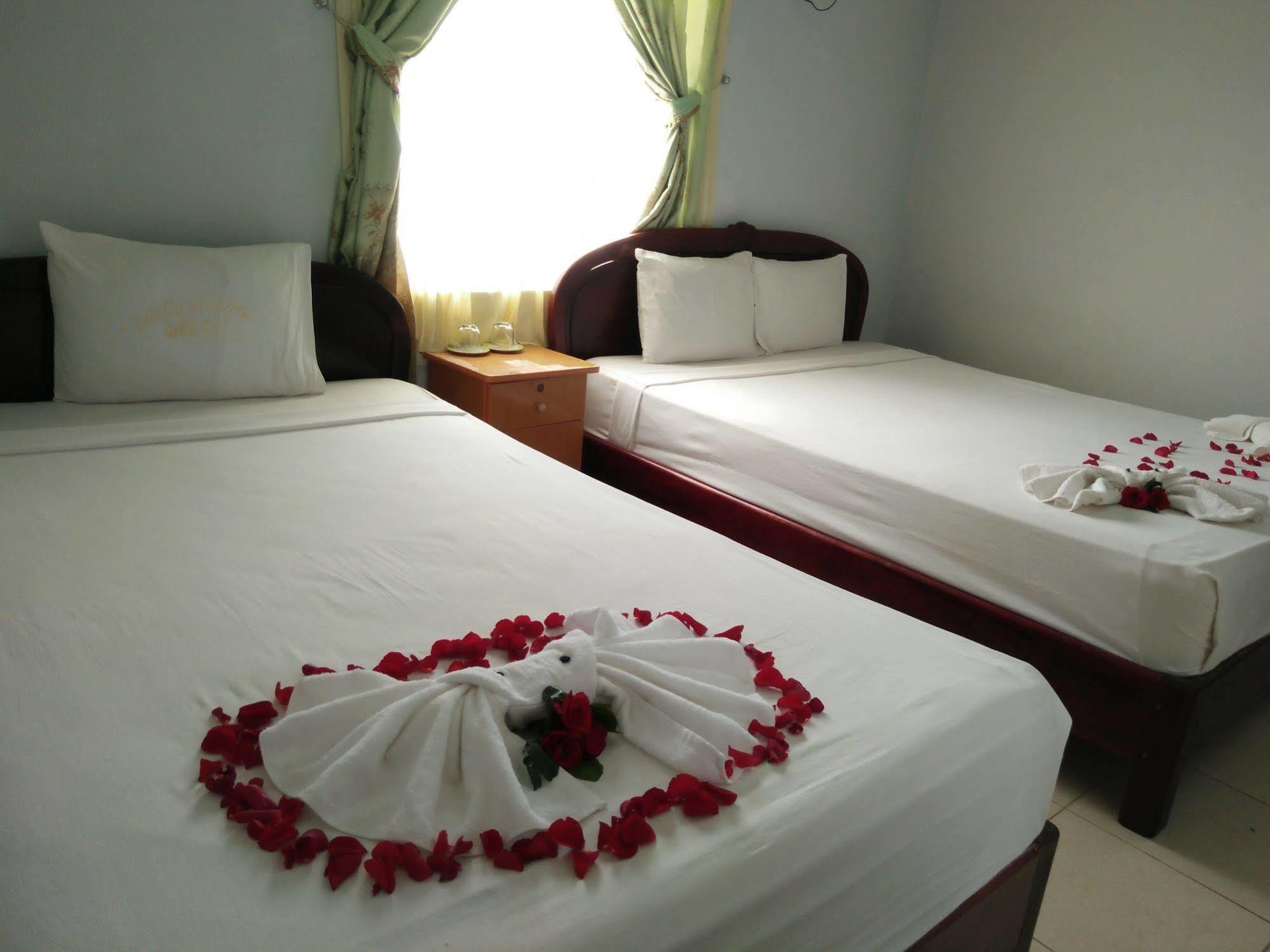 Valentine Hotel Hue Esterno foto