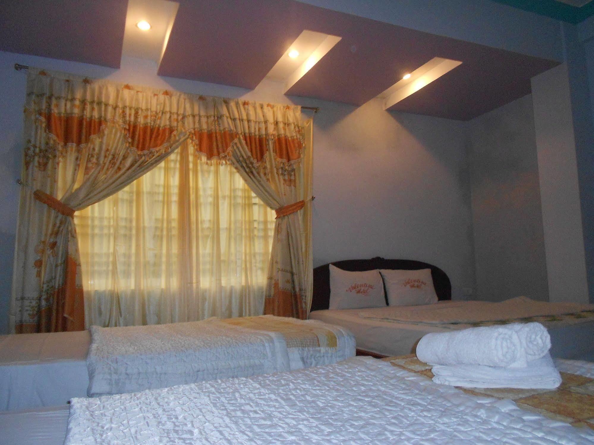 Valentine Hotel Hue Esterno foto