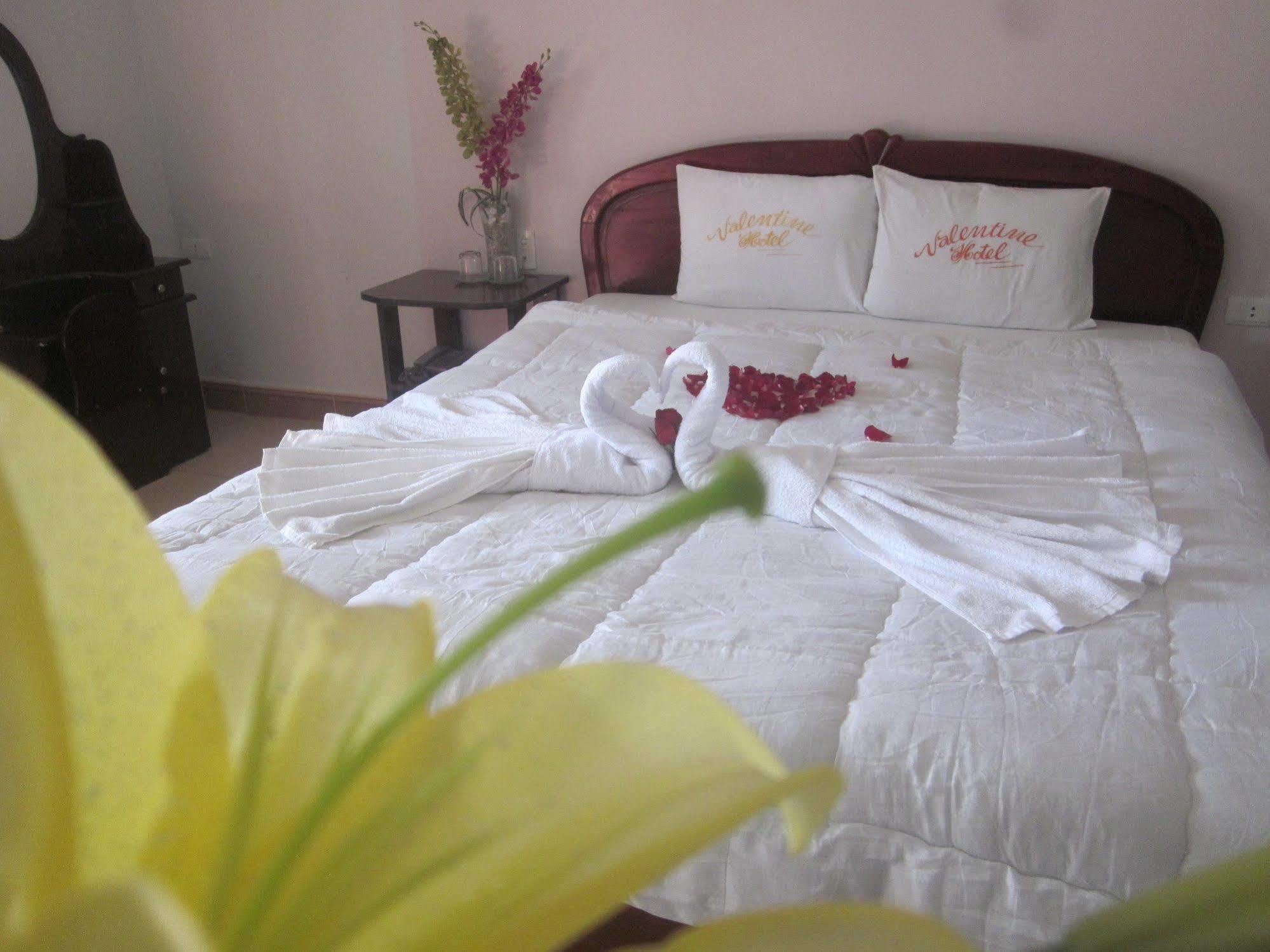 Valentine Hotel Hue Esterno foto