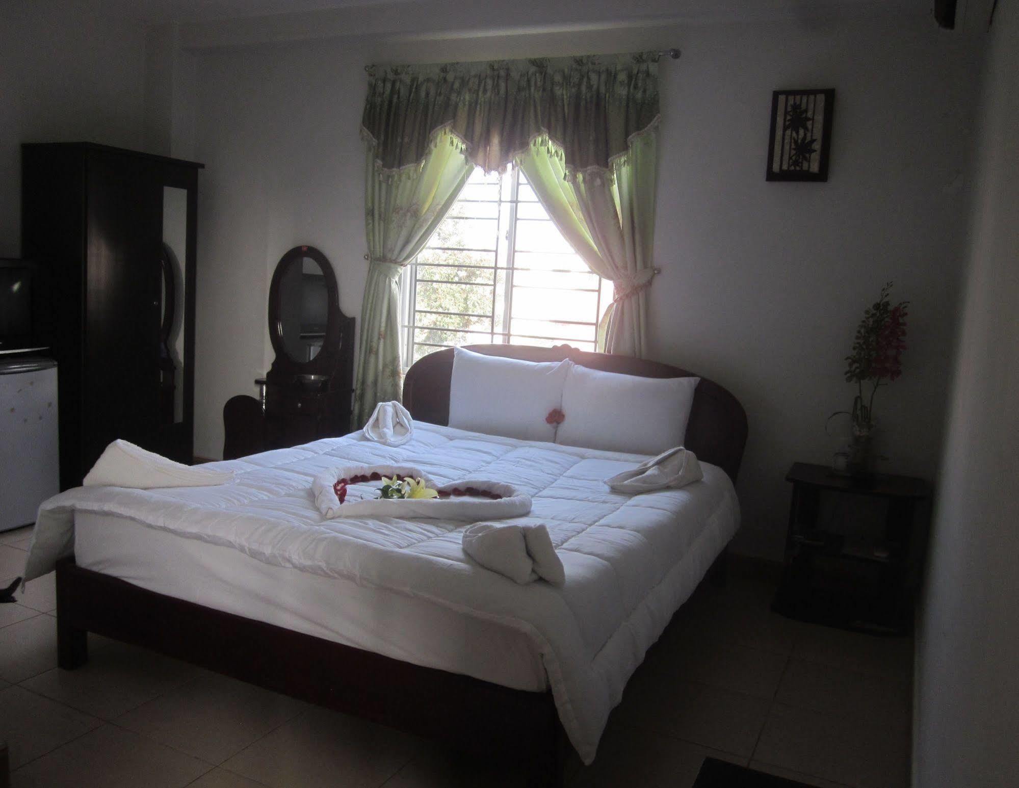 Valentine Hotel Hue Esterno foto