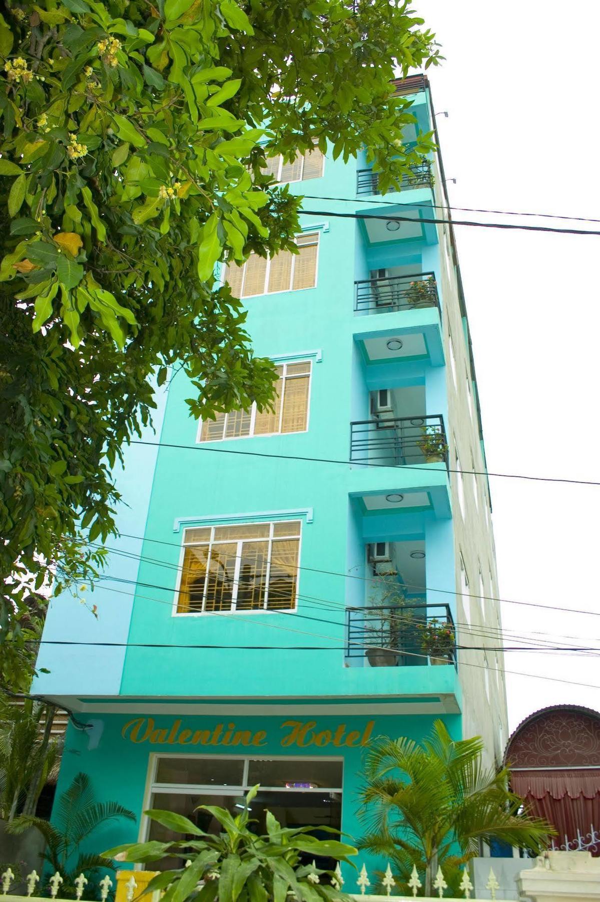 Valentine Hotel Hue Esterno foto